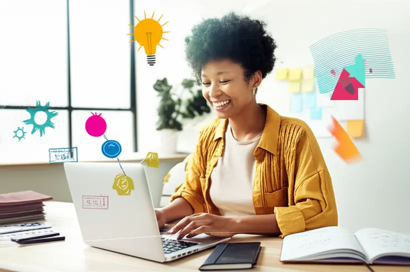 Workflow de Criação de Conteúdo Visual Uma pessoa sorridente usando um laptop em um ambiente de trabalho organizado, com elementos de design gráfico flutuando ao redor, simbolizando criatividade e produtividade.